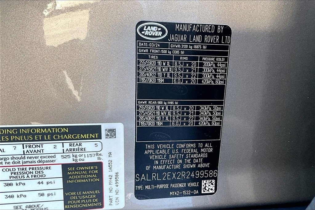 Used 2024 Land Rover Discovery Dynamic SE image 17