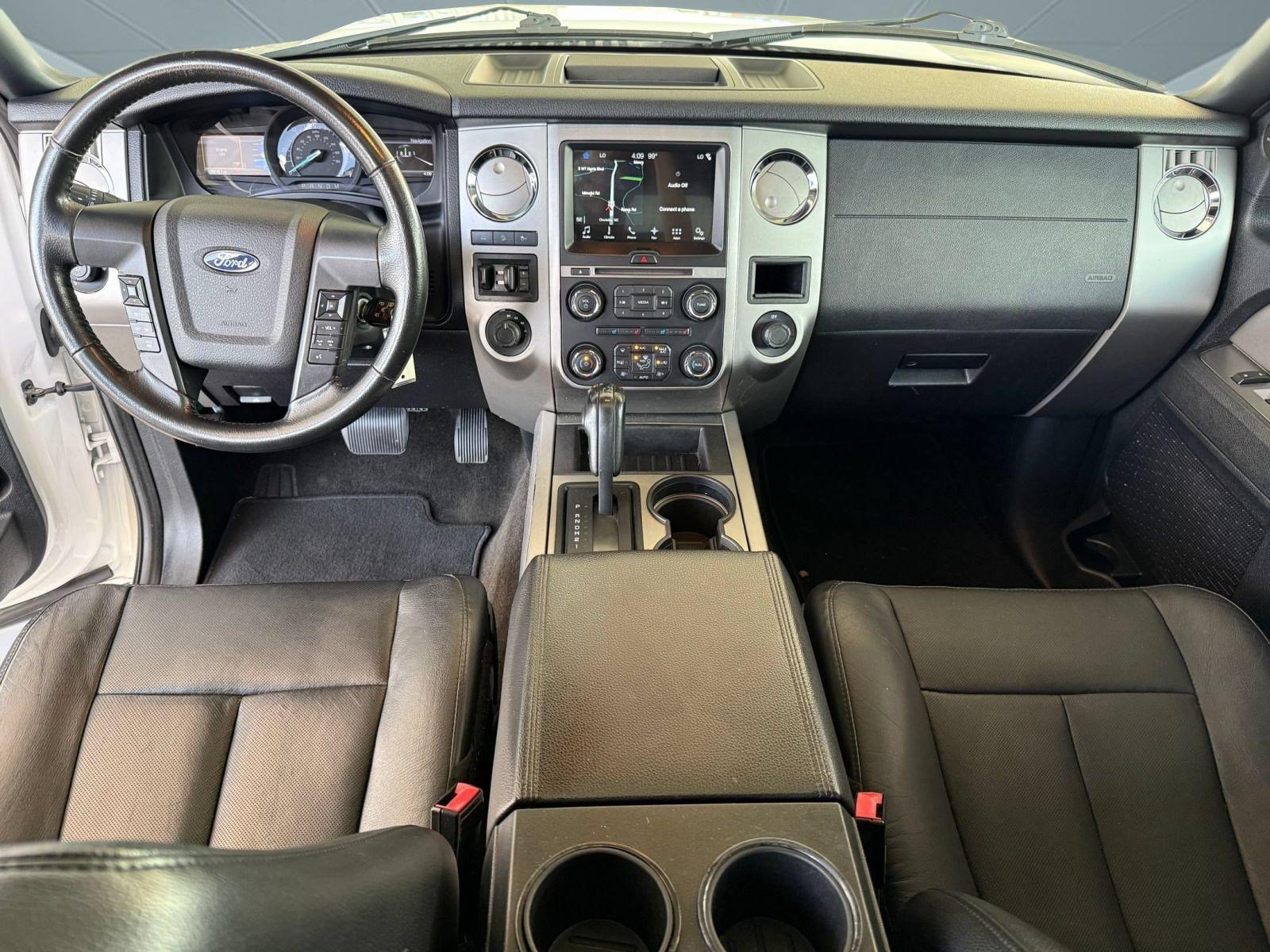 Used 2016 Ford Expedition XLT w/ Equipment Group 202A AWD/4WD image 17