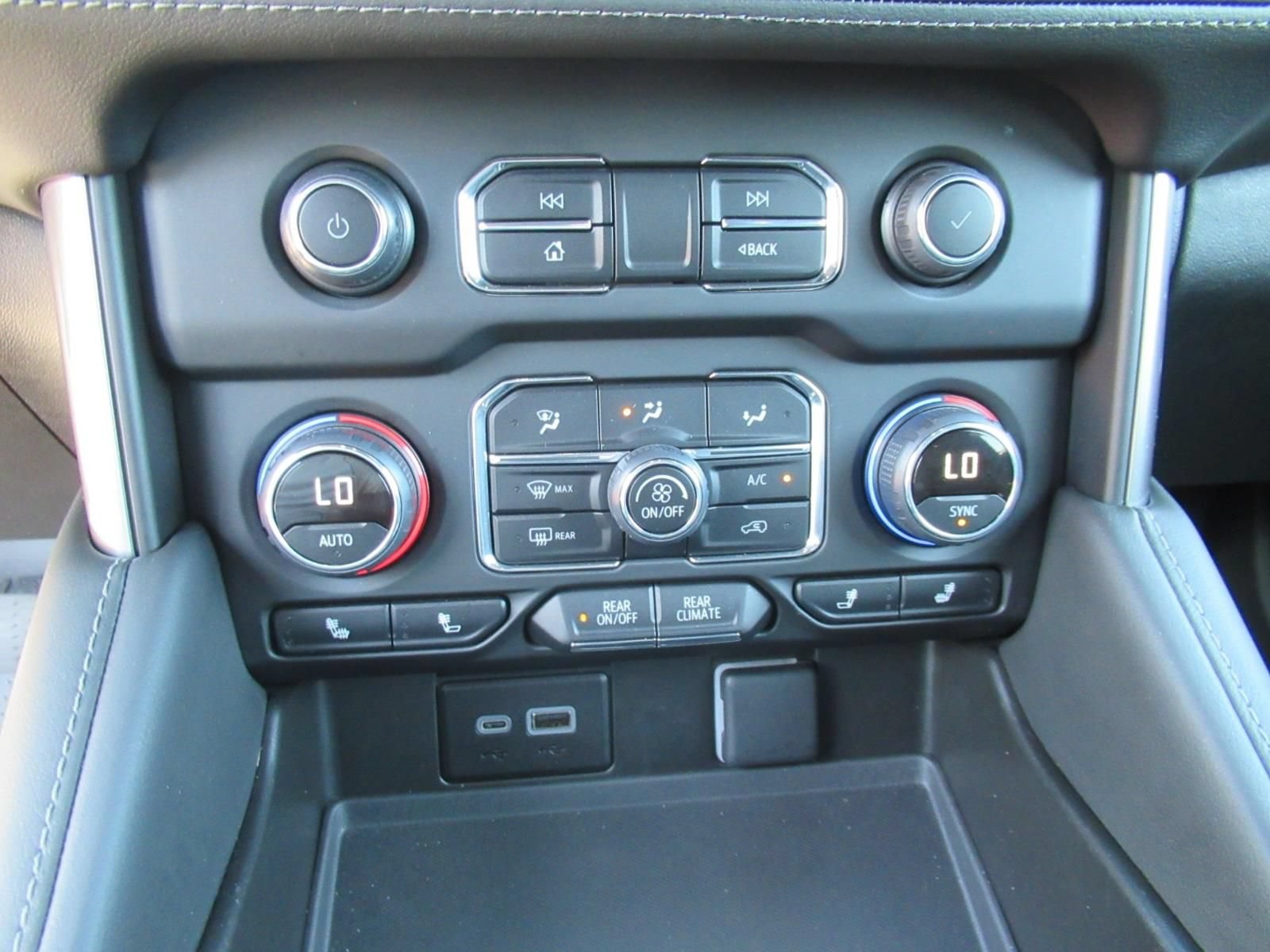 Used 2024 Chevrolet Tahoe Z71 w/ Luxury Package AWD/4WD image 28
