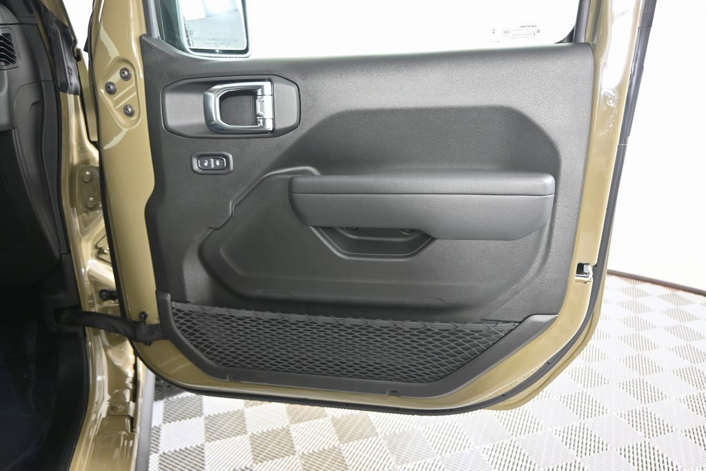 New 2025 Jeep Gladiator Willys image 14