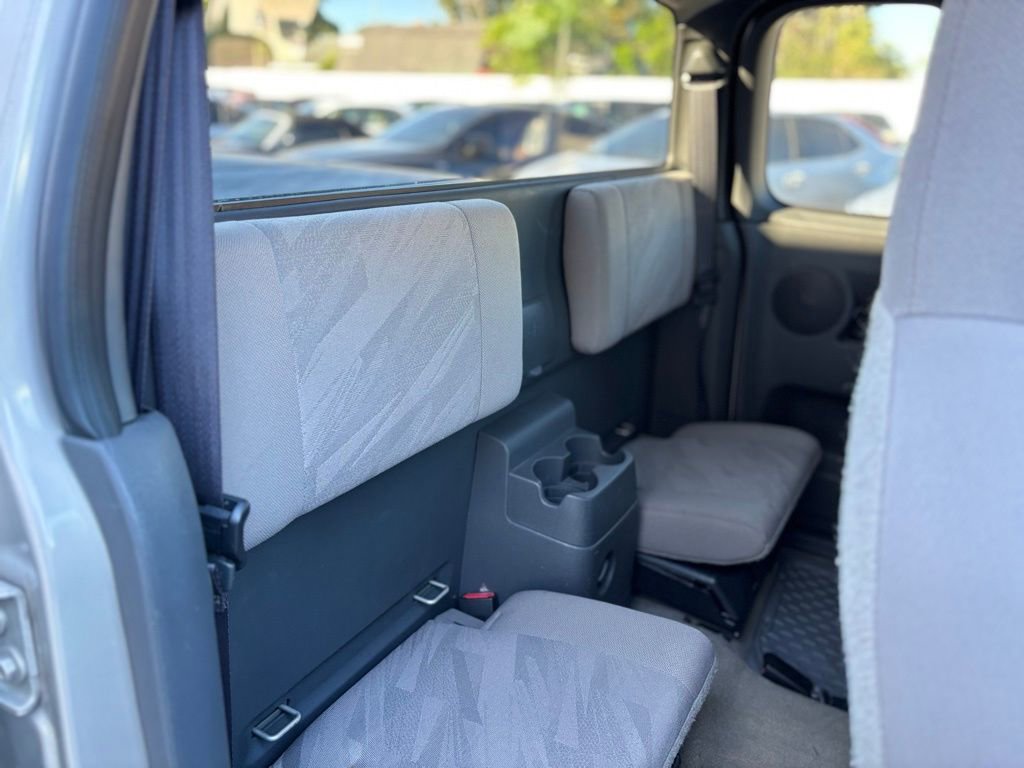 Used 2004 Chevrolet Colorado 2WD Extended Cab w/ Comfort Convenience Package image 16