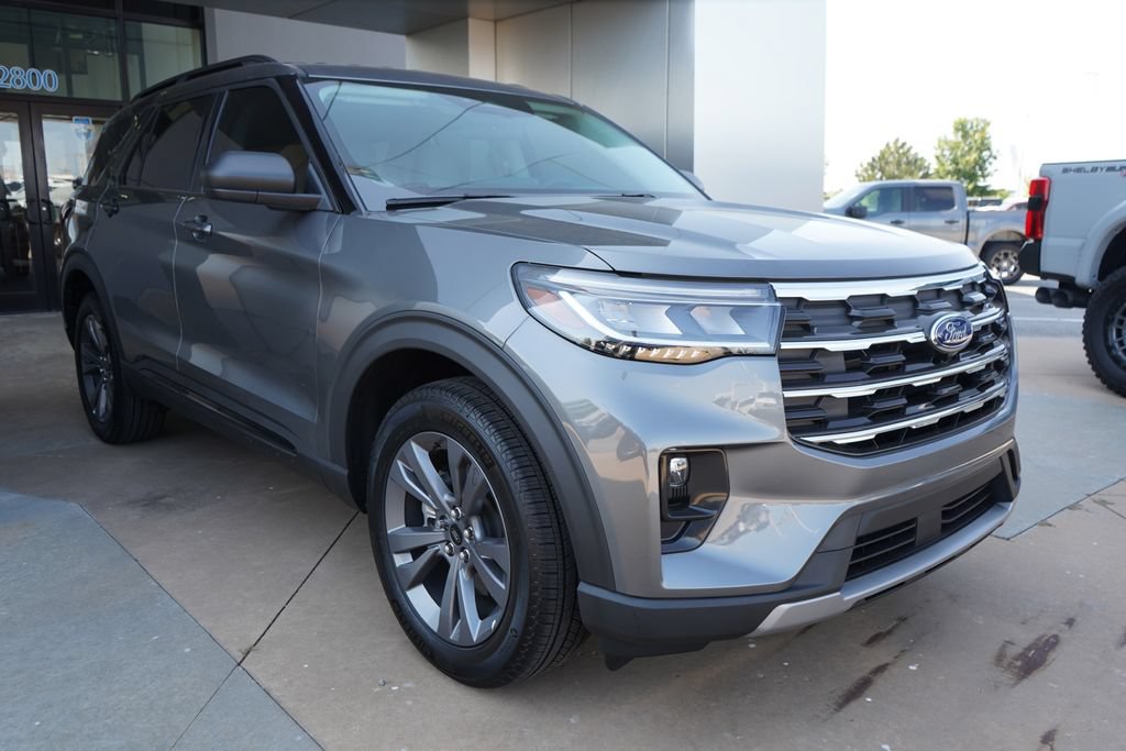 New 2026 Ford Explorer Active w/ Active Comfort Package AWD/4WD image 2