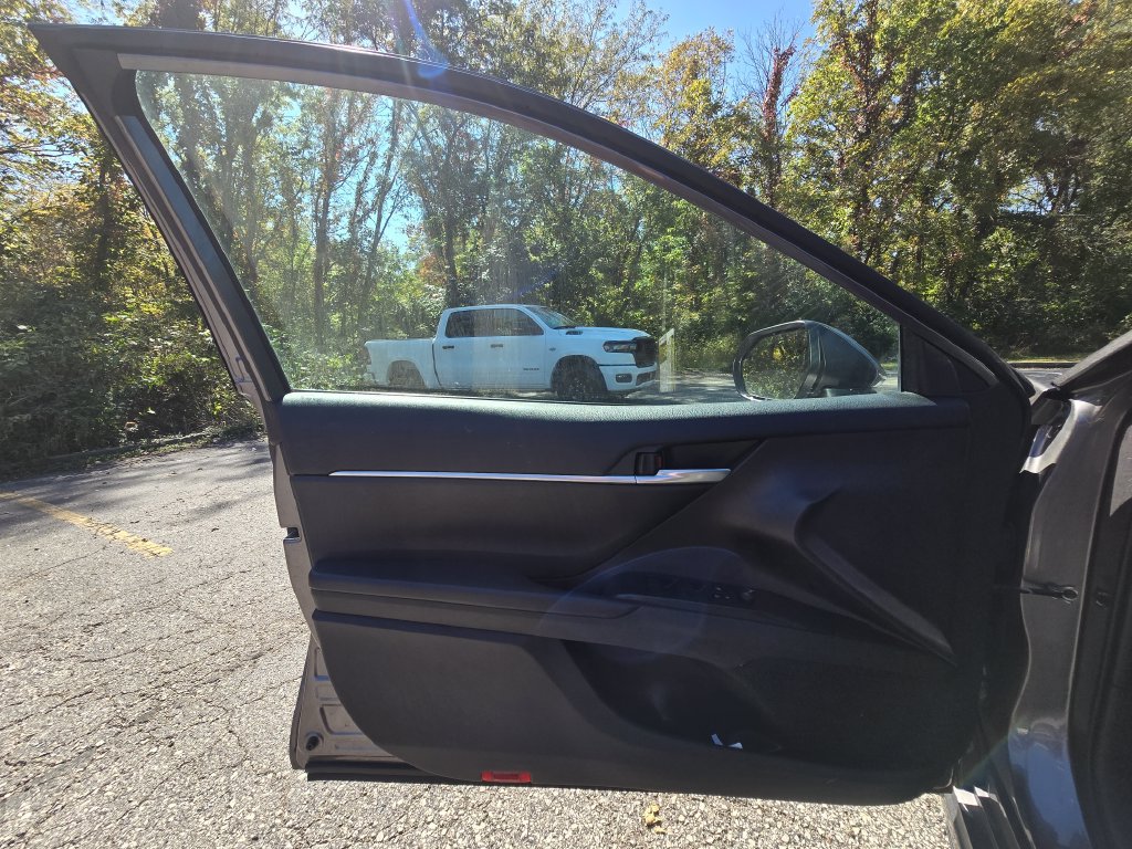 Used 2023 Toyota Camry SE FWD image 24