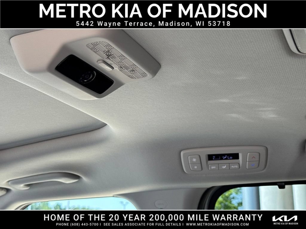 Used 2025 Kia Carnival SX Prestige FWD image 31