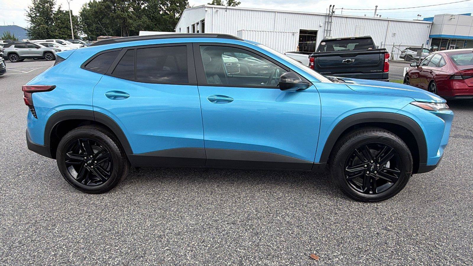 New 2026 Chevrolet Trax ACTIV w/ Sunroof Package FWD image 8