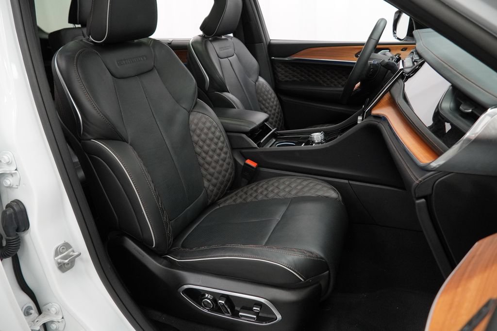 Certified 2025 Jeep Grand Cherokee L Summit AWD/4WD image 50