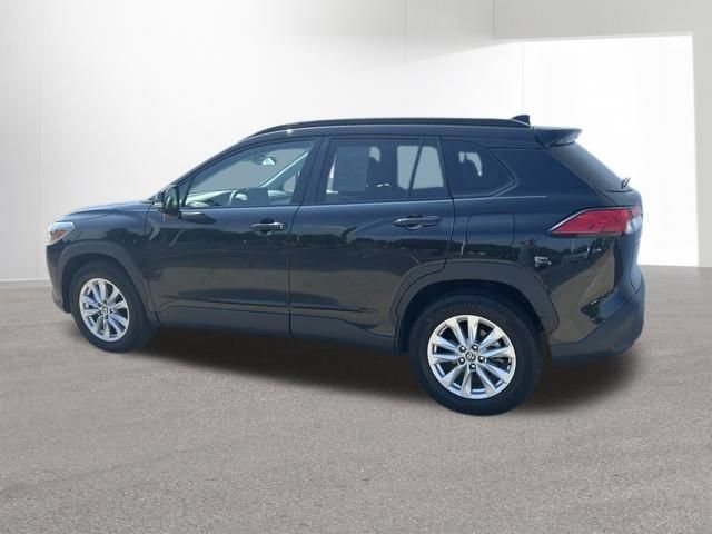 Used 2023 Toyota Corolla Cross LE w/ Moonroof Package AWD/4WD image 17