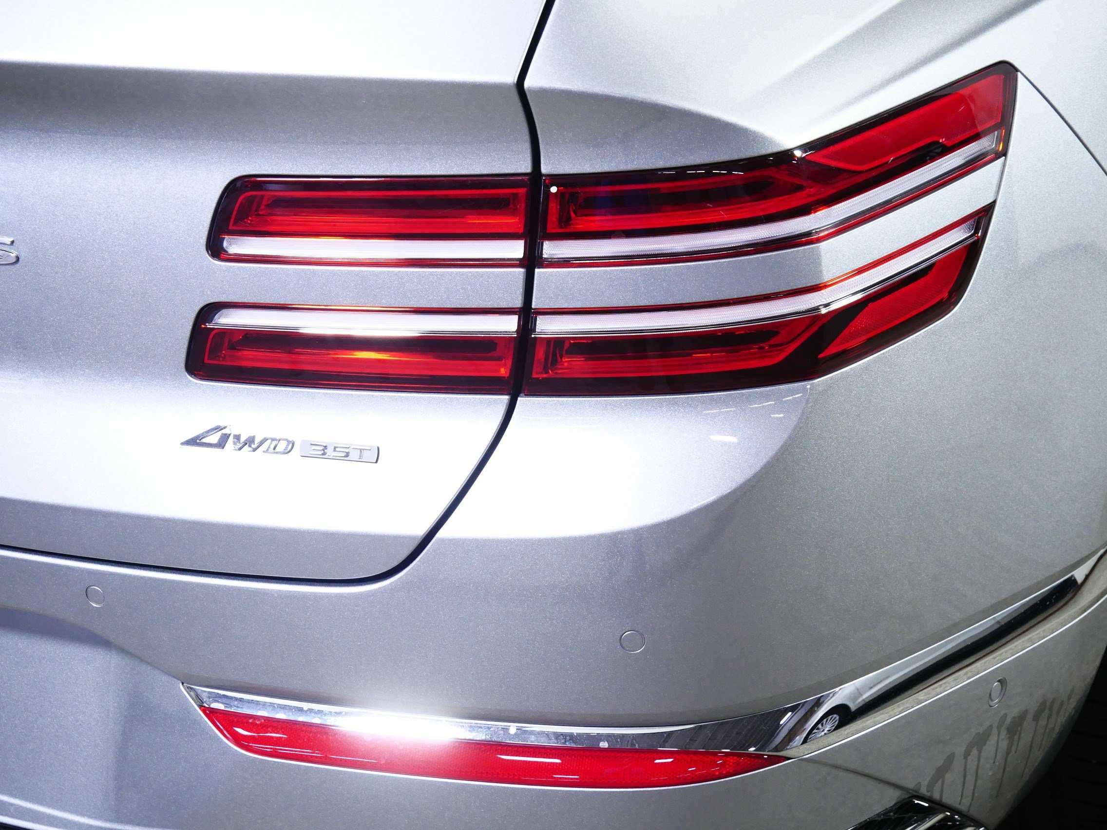 Certified 2025 Genesis GV80 3.5T Prestige AWD/4WD image 17