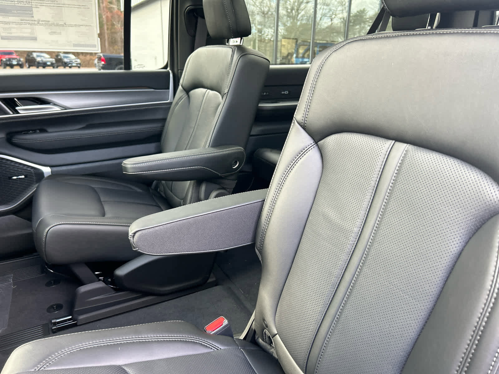 New 2025 Jeep Wagoneer L Series II w/ Premium Group I image 44