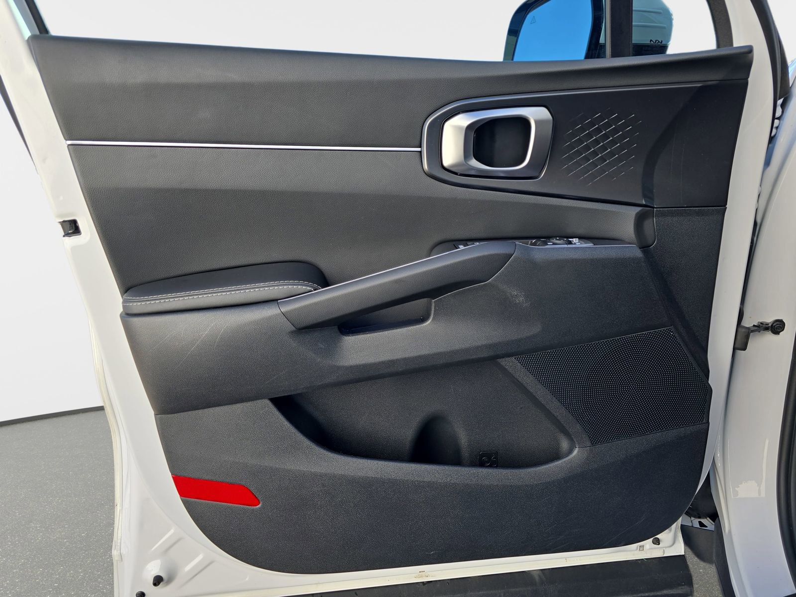 Used 2023 Kia Sorento LX image 28