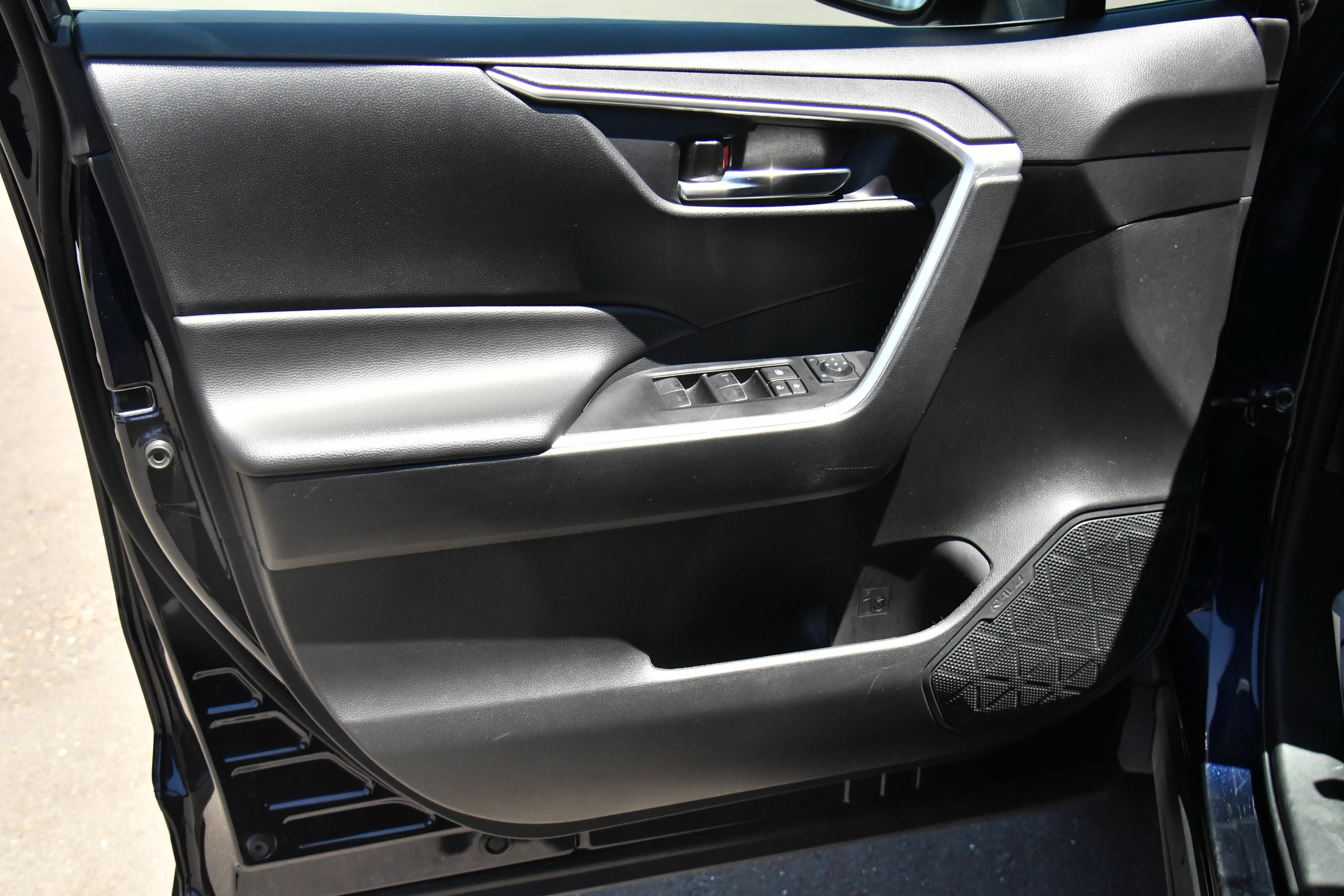 Used 2024 Toyota RAV4 XLE FWD image 14