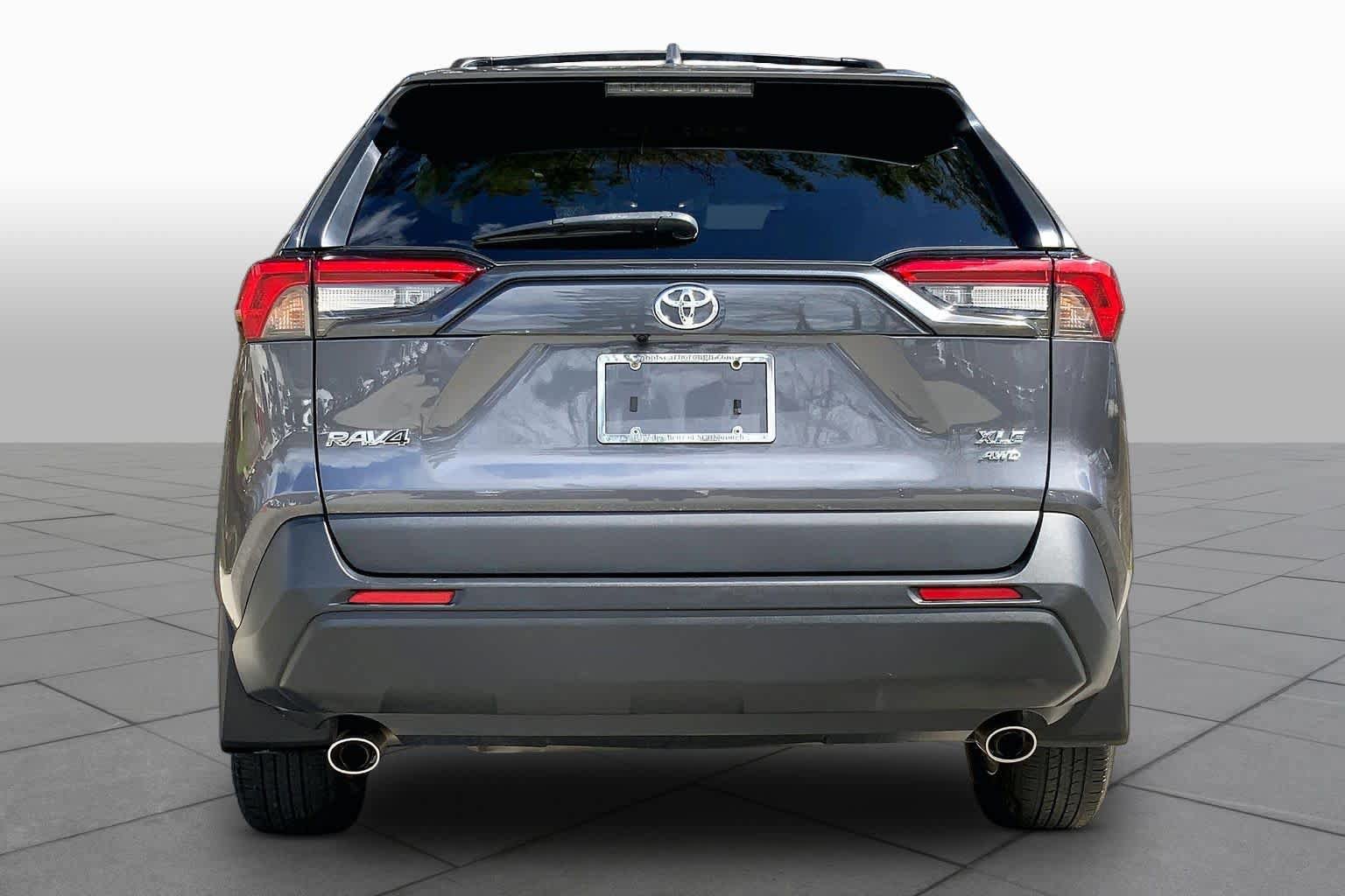 Used 2022 Toyota RAV4 XLE w/ Convenience Package AWD/4WD image 5