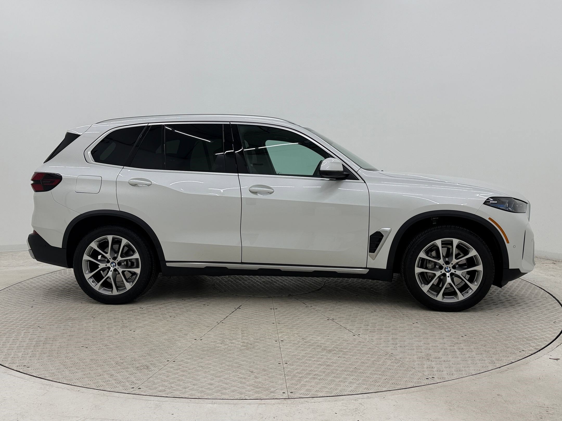 Certified 2025 BMW X5 xDrive40i w/ Climate Comfort Package image 8