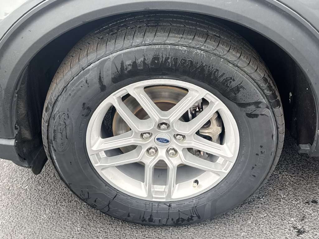Used 2025 Ford Explorer Active RWD image 11