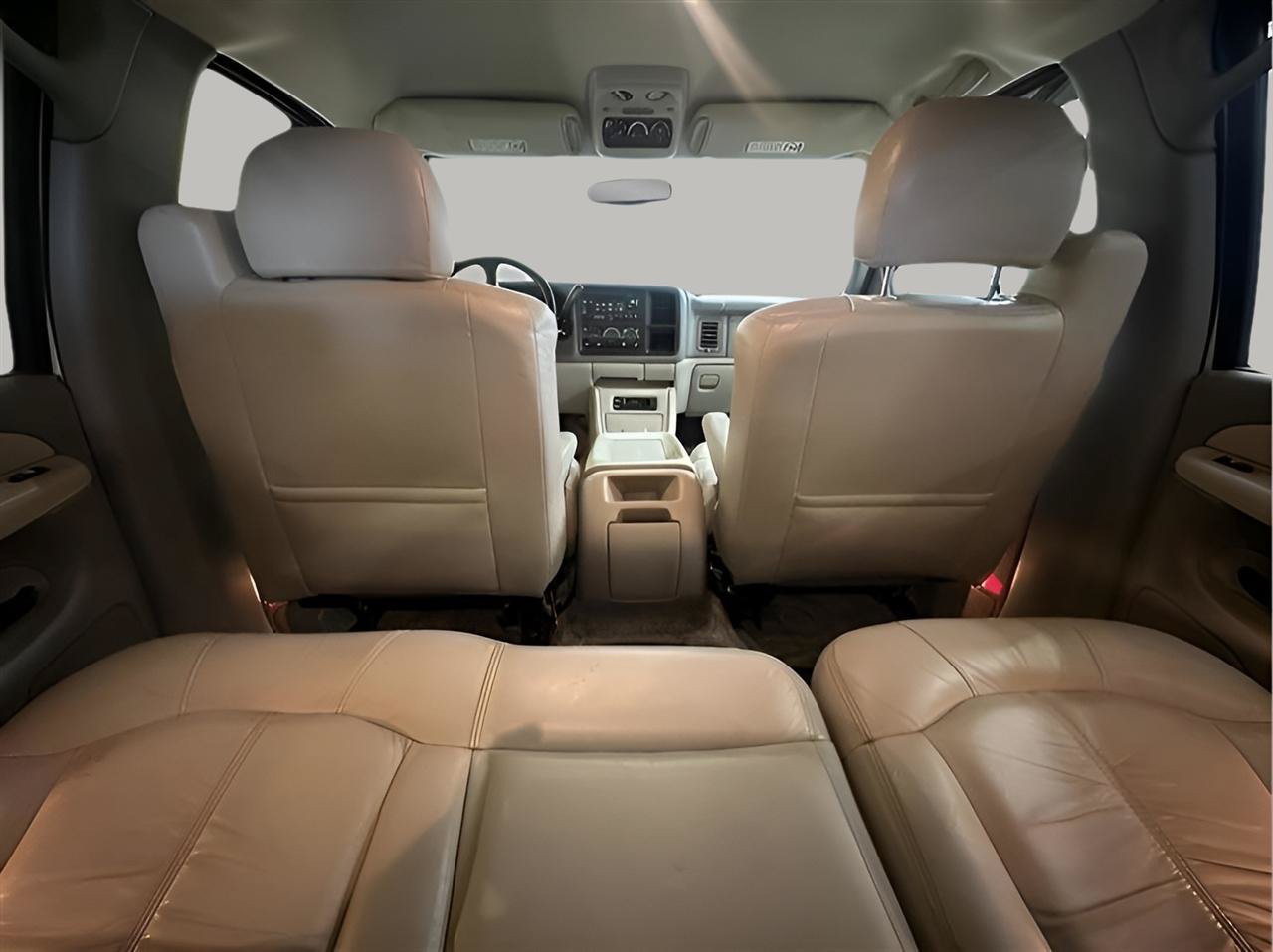 Used 2000 Chevrolet Suburban 2500 LS w/ LS Preferred Equipment Group AWD/4WD image 15