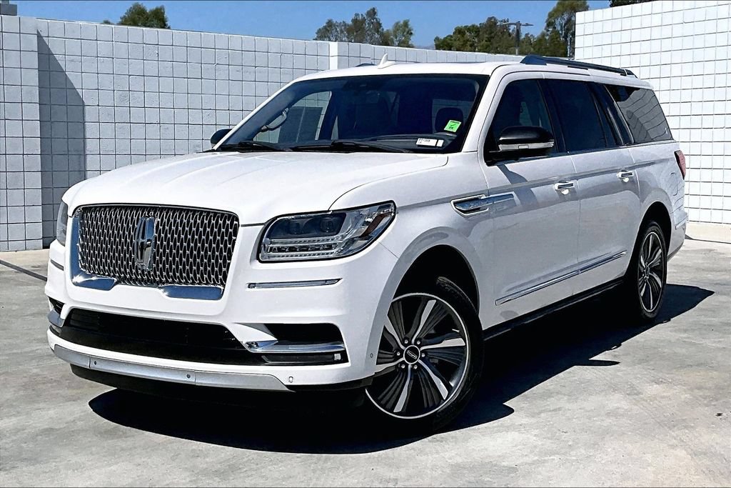 Used 2019 Lincoln Navigator L Reserve AWD/4WD image 2