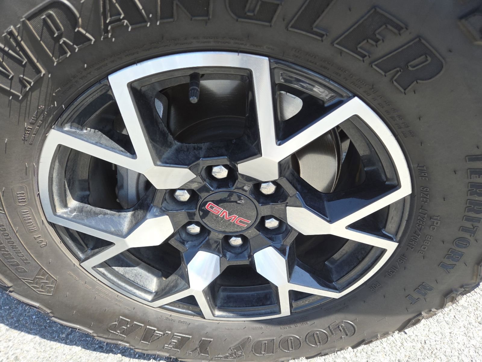 Used 2024 GMC Canyon AT4X image 16