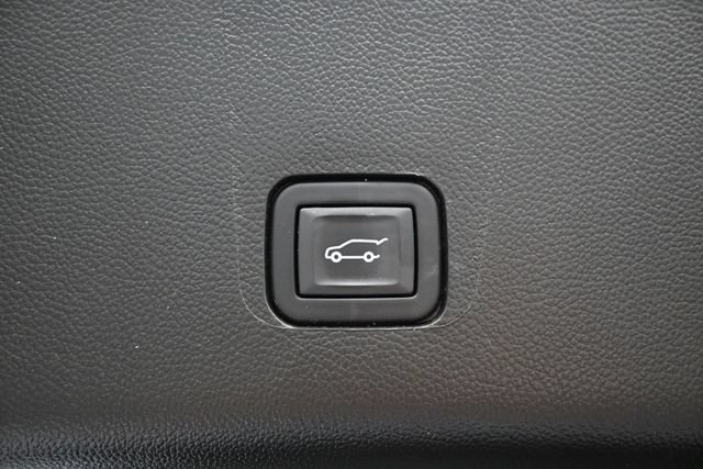 Used 2023 Chevrolet Traverse RS w/ LPO, Floor Liner Package AWD/4WD image 28