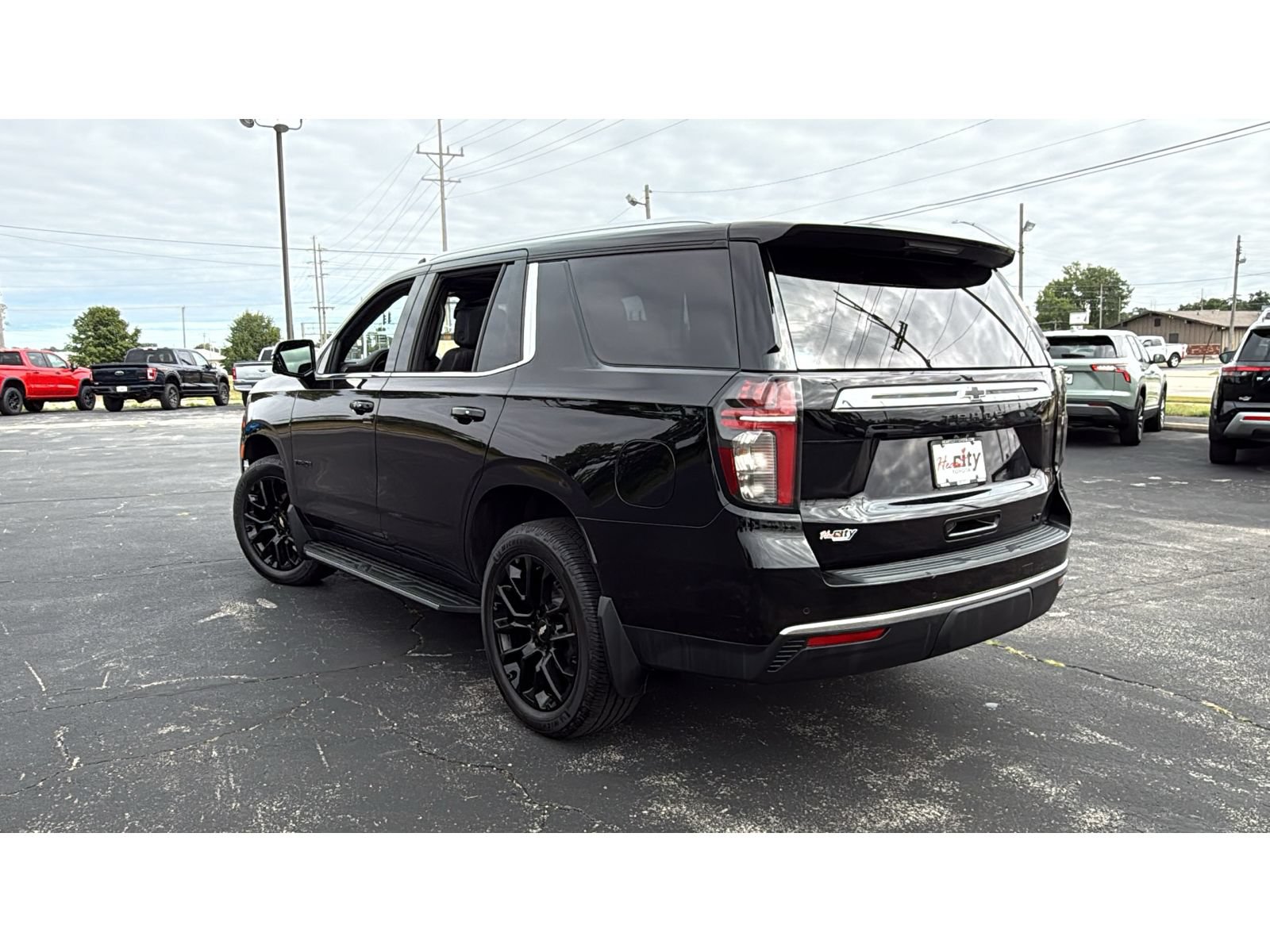Used 2023 Chevrolet Tahoe LT w/ Luxury Package AWD/4WD image 5