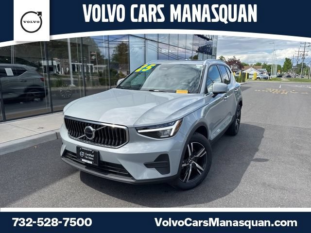 Certified 2025 Volvo XC40 B5 Core AWD/4WD image 1