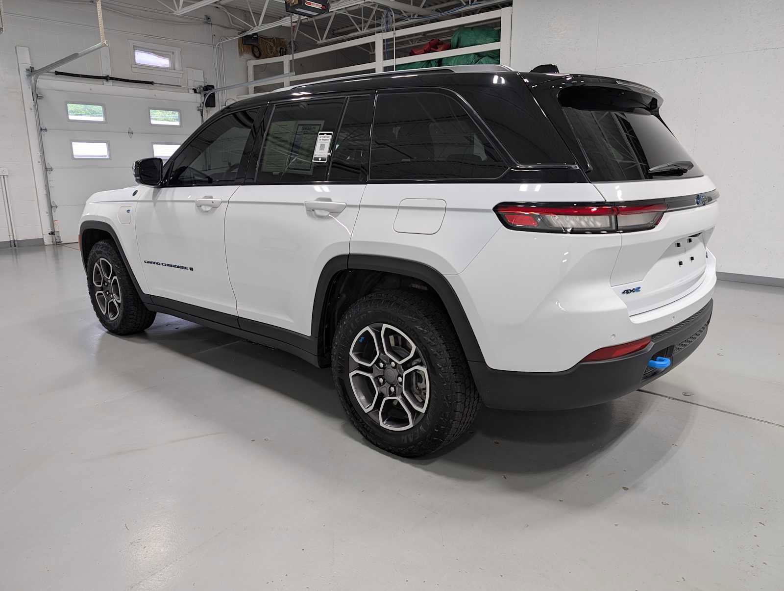 Used 2024 Jeep Grand Cherokee Trailhawk image 11