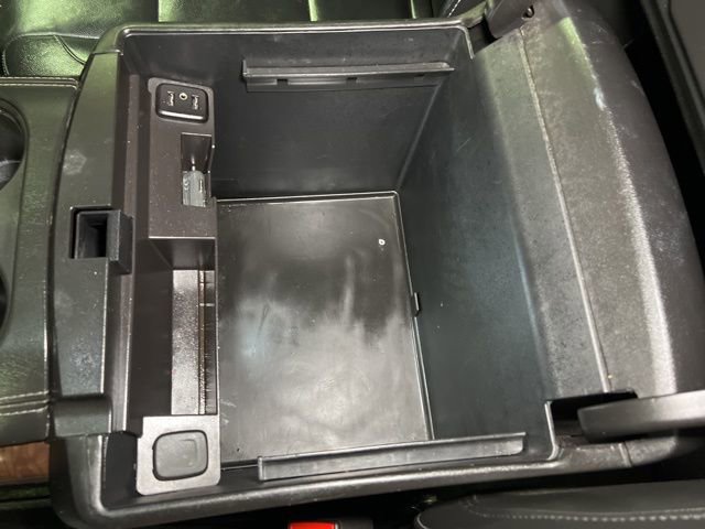 Used 2018 Chevrolet Suburban LT image 23