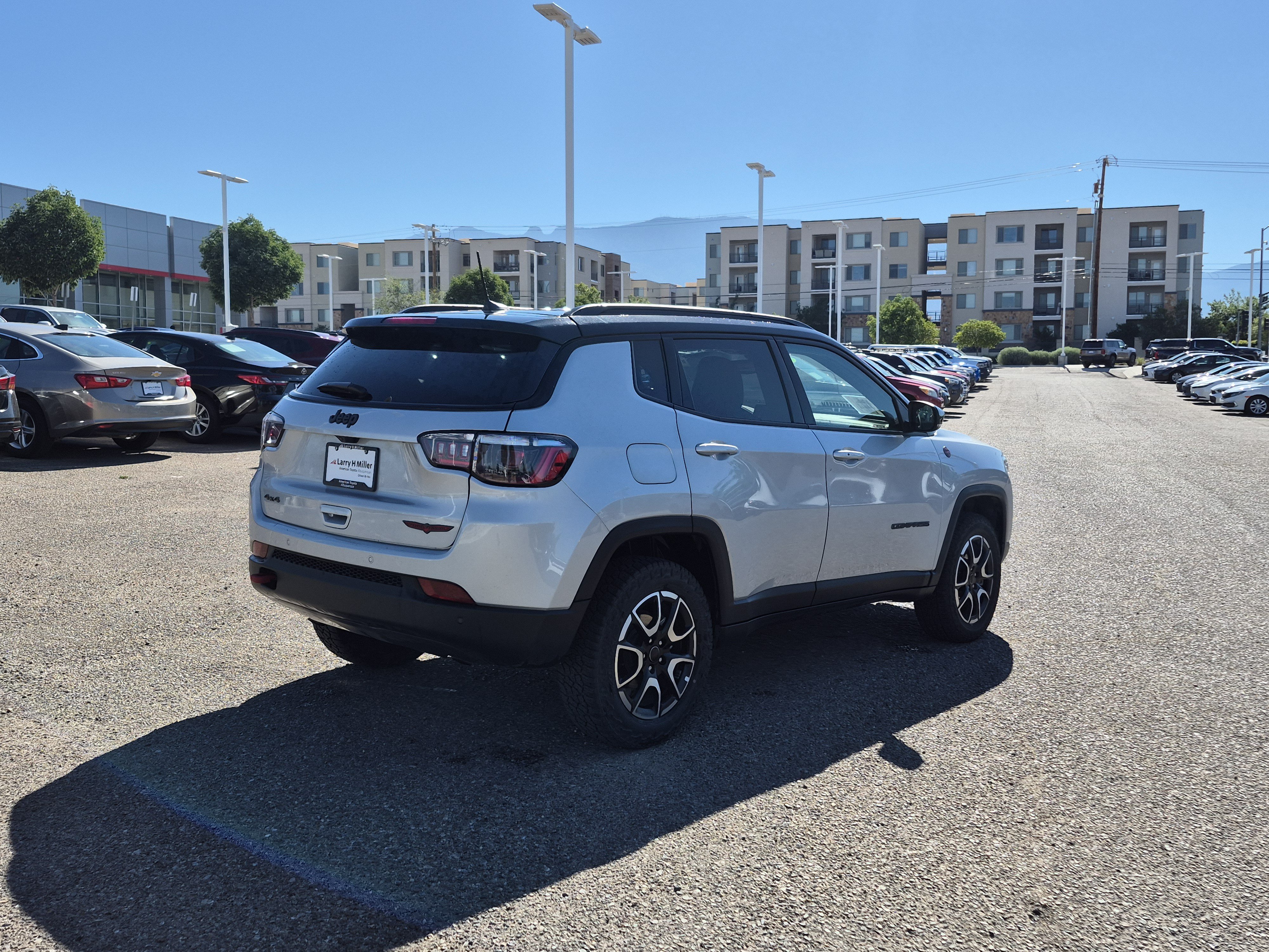 Used 2025 Jeep Compass Trailhawk AWD/4WD image 5