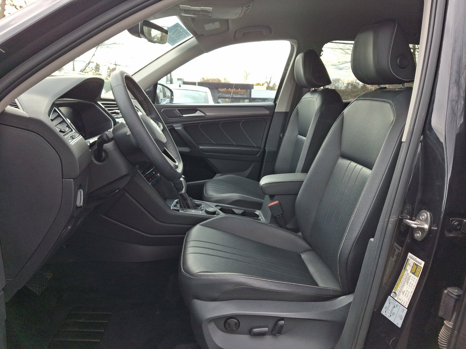 Certified 2022 Volkswagen Tiguan SE image 14