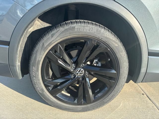Used 2024 Volkswagen Tiguan SE R-Line FWD image 12