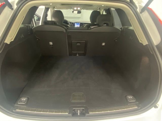 Used 2025 Volvo XC60 B5 Plus image 9