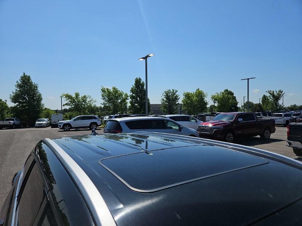 Used 2022 Toyota Highlander XLE AWD/4WD image 9