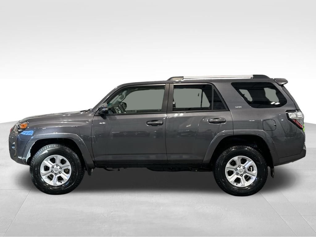 Used 2022 Toyota 4Runner SR5 Premium image 4