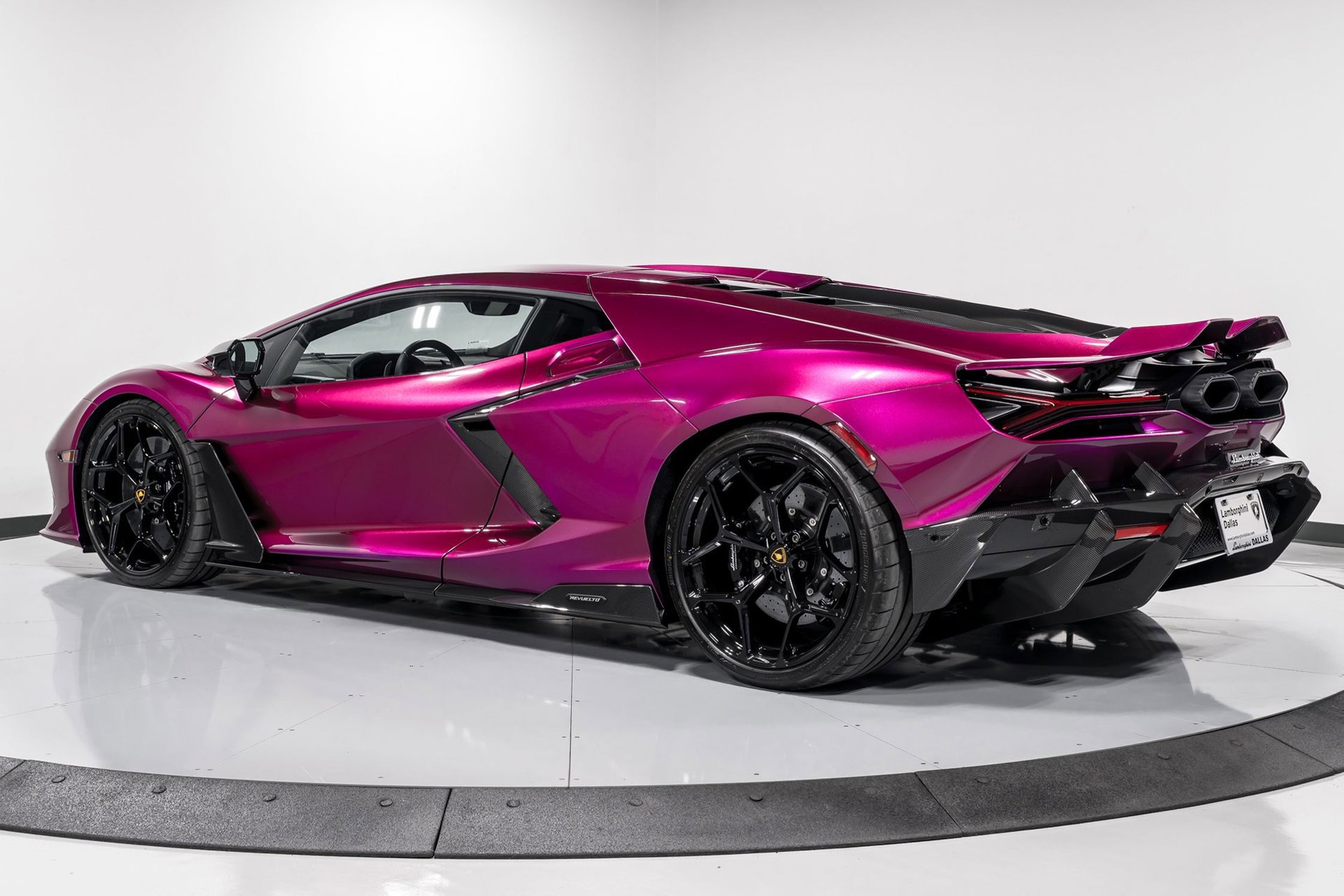 Used 2024 Lamborghini Revuelto image 5
