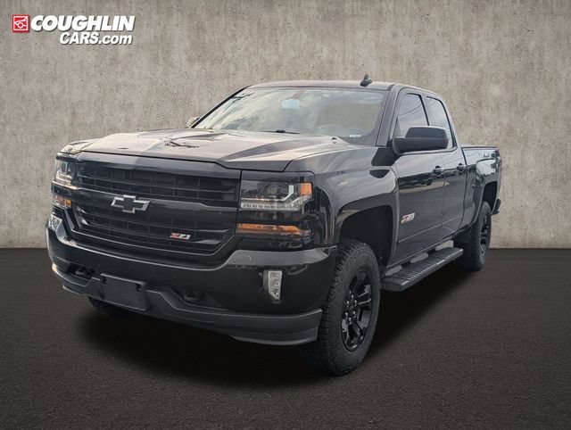 Used 2017 Chevrolet Silverado 1500 LT w/ Midnight Edition AWD/4WD image 3