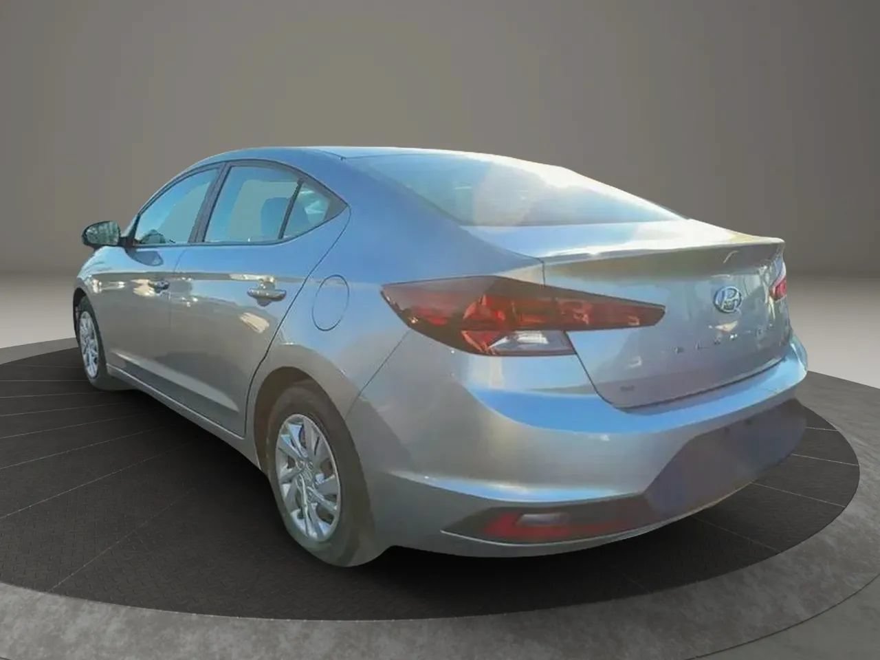 Used 2020 Hyundai Elantra SE FWD image 4