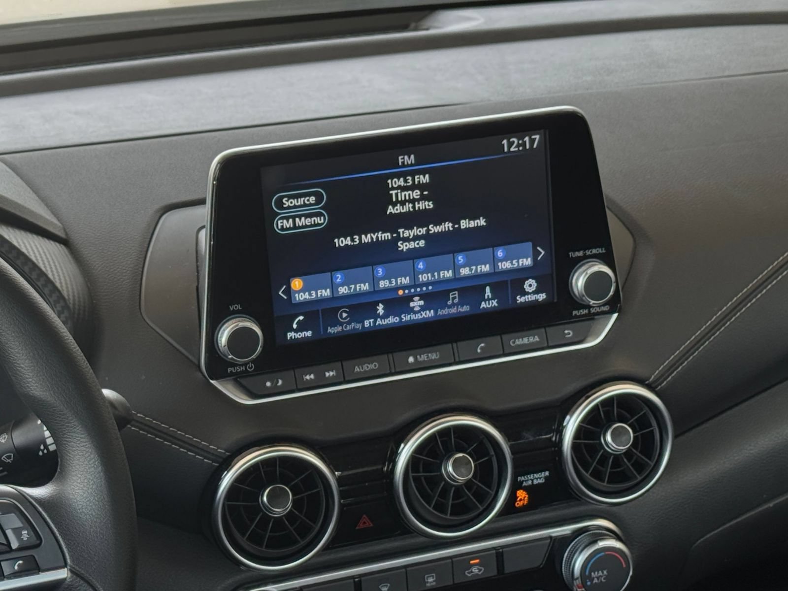 Used 2025 Nissan Sentra SV FWD image 14