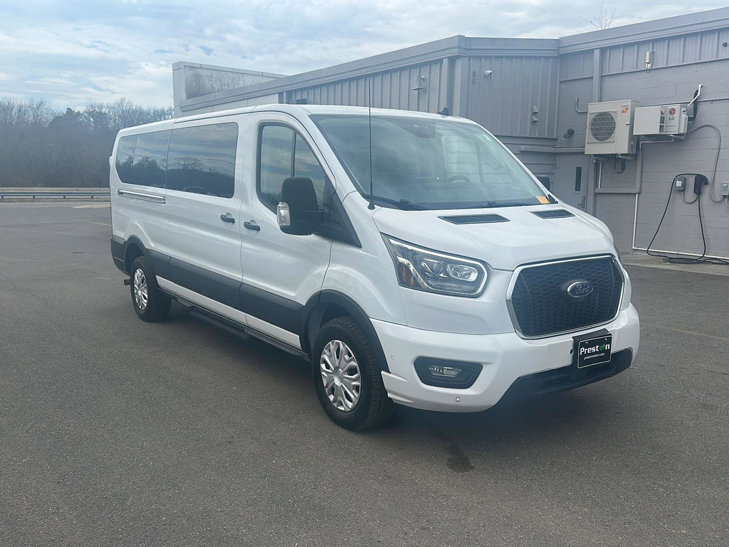 Used 2023 Ford Transit 350 XLT image 3