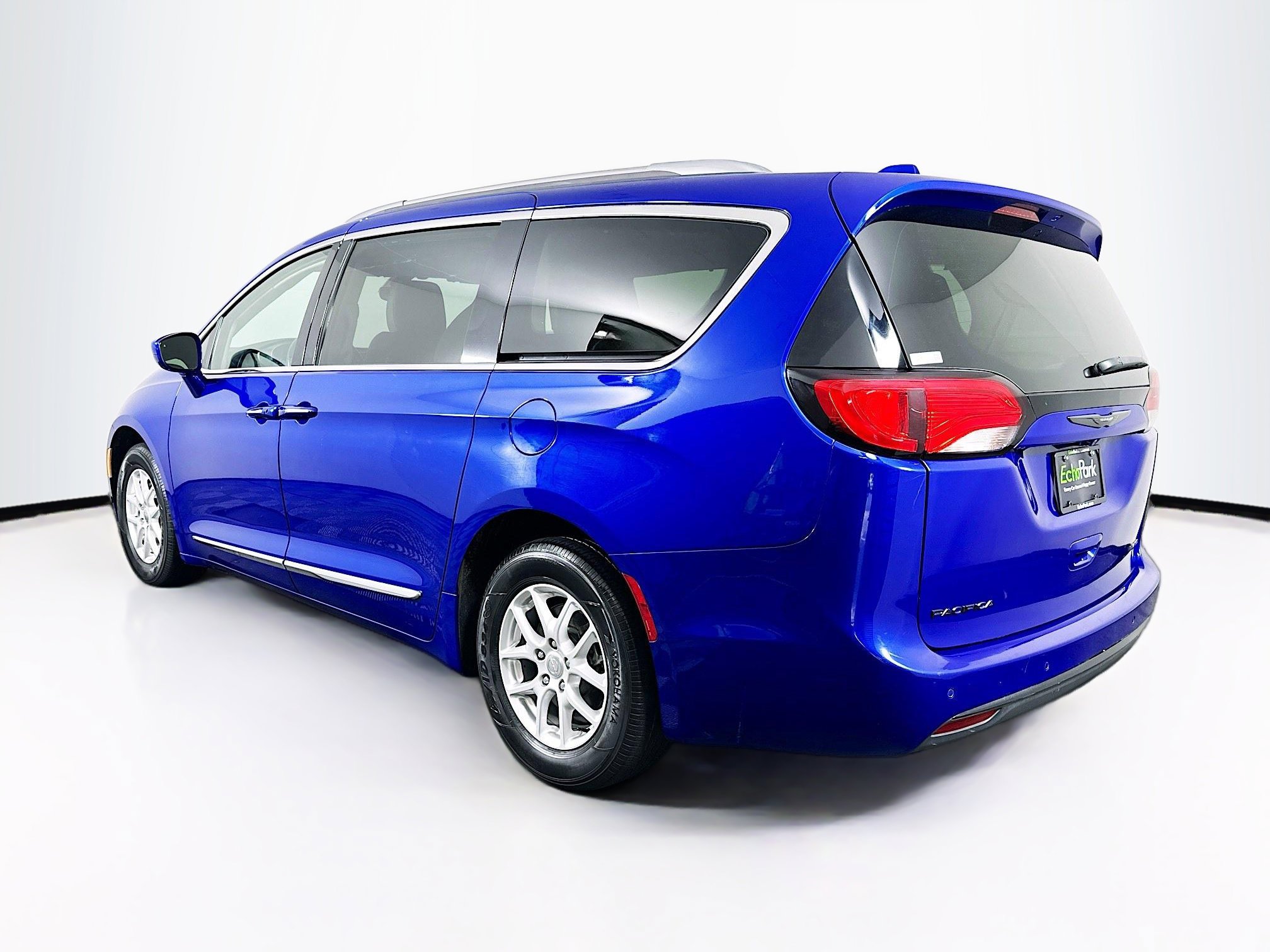 Used 2020 Chrysler Pacifica Touring-L image 5