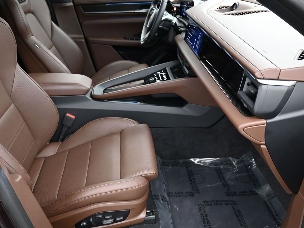 Certified 2025 Porsche Macan 4 Electric image 29