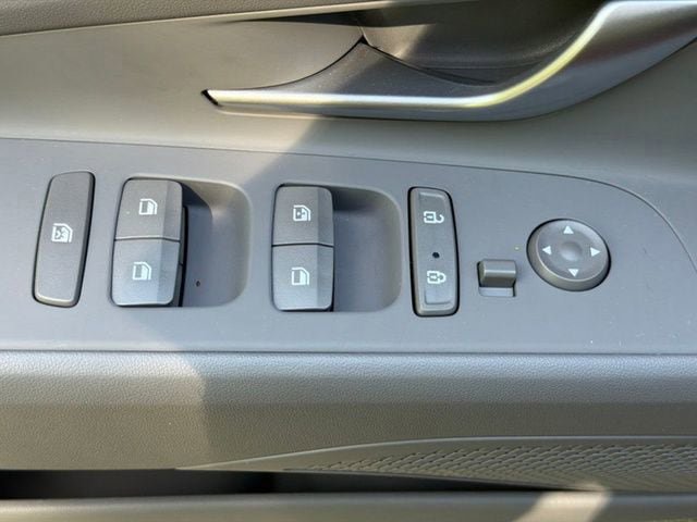 Certified 2023 Hyundai Elantra SEL FWD image 18