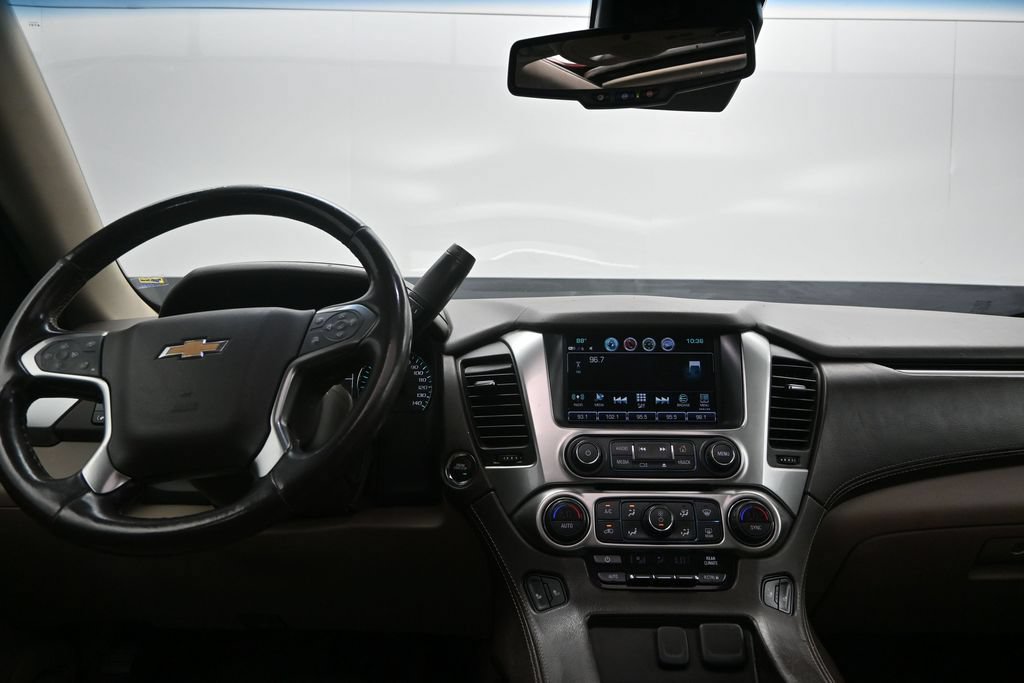 Used 2020 Chevrolet Suburban LT w/ Luxury Package RWD image 19
