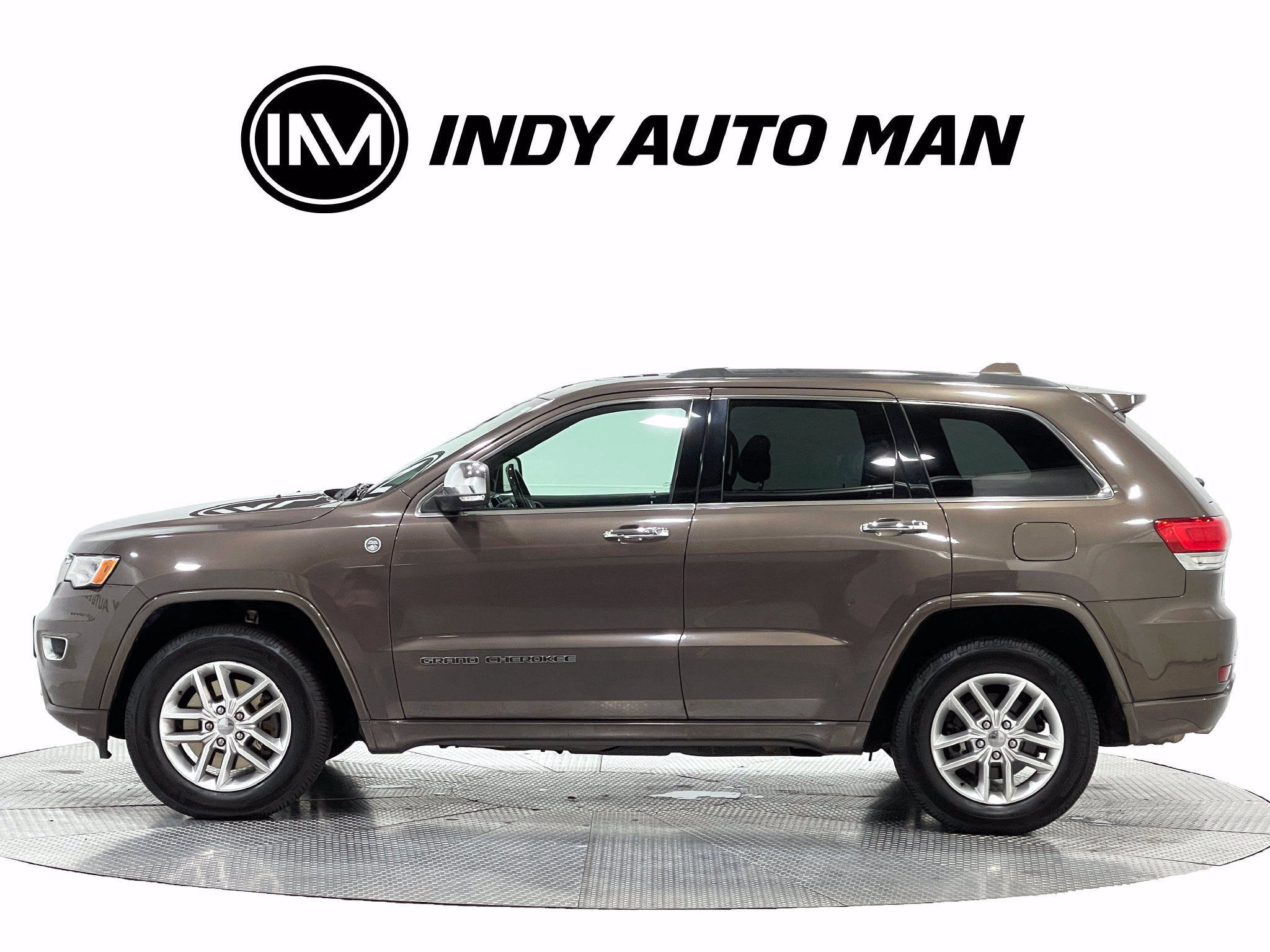 Used 2017 Jeep Grand Cherokee Overland AWD/4WD image 7