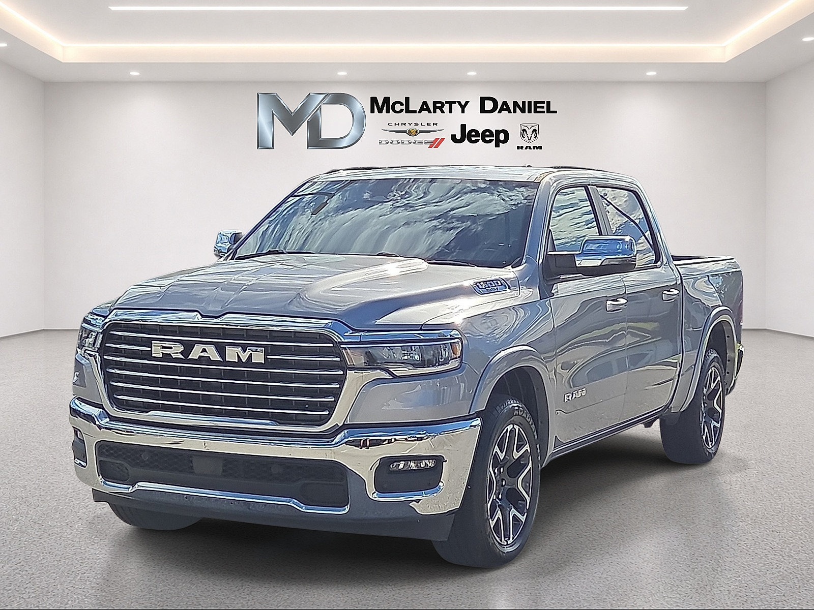 Used 2025 RAM 1500 Laramie AWD/4WD image 2