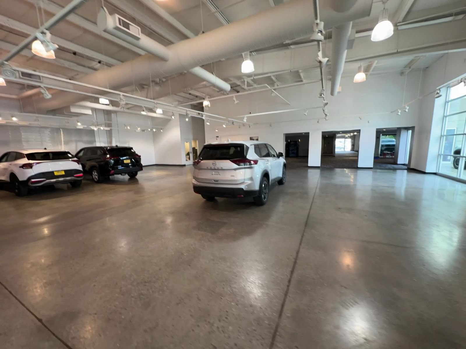 Used 2025 Nissan Rogue SV AWD/4WD image 11