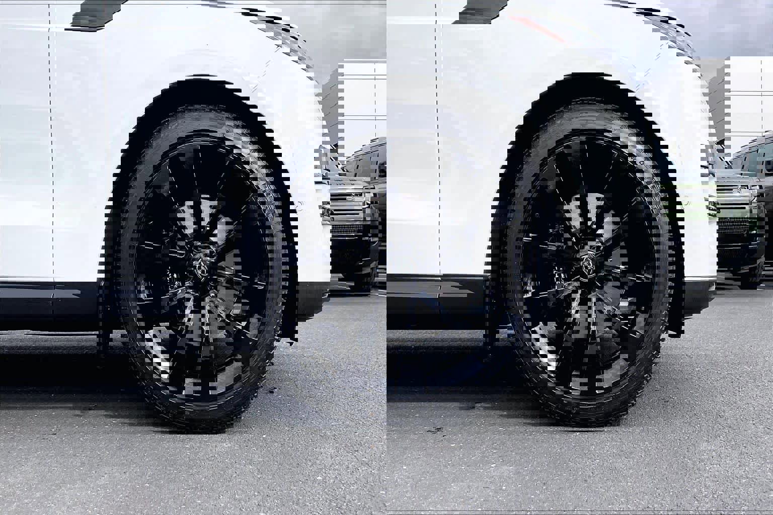 Used 2025 Land Rover Range Rover Sport SE image 11