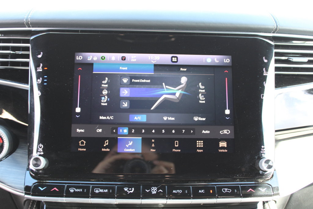 Used 2023 Jeep Wagoneer Series III w/ Premium Group I AWD/4WD image 26
