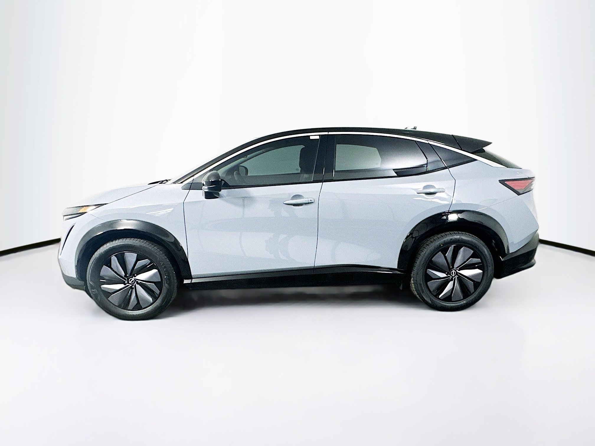 Used 2023 Nissan Ariya FWD image 4