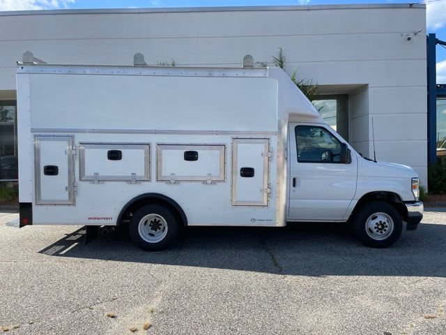 New 2027 Ford E-350 and Econoline 350 Super Duty w/ Power Equipment Group RWD image 4