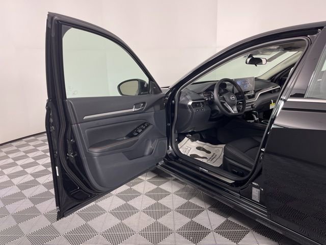 New 2025 Nissan Altima 2.5 SR w/ SR Premium Package image 16