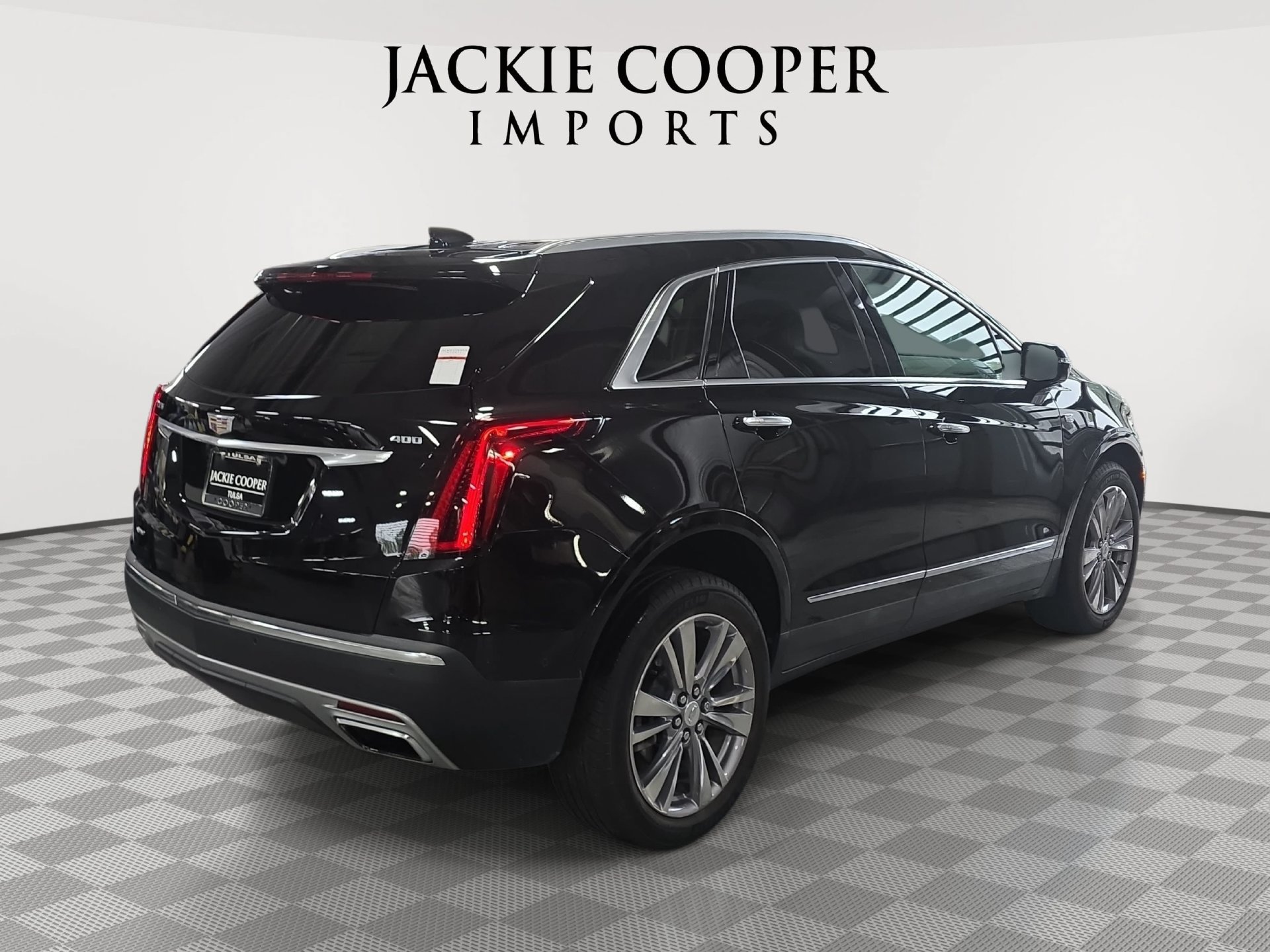 Used 2023 Cadillac XT5 Premium Luxury w/ Technology Package AWD/4WD image 5